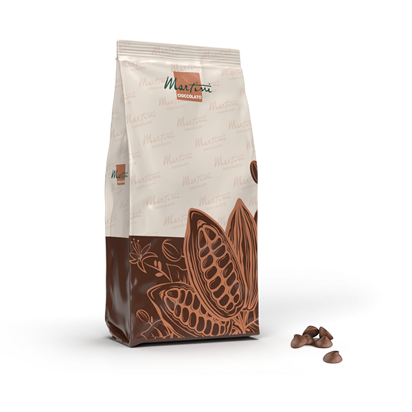 Vrećica Martini Cioccolato s ilustracijama mahuna kakaovca, pored hrpice čokoladnih kapljica.