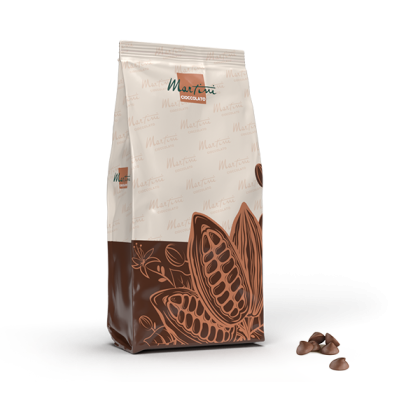 Vrećica Martini Cioccolato s ilustracijama mahuna kakaovca, pored hrpice čokoladnih kapljica.