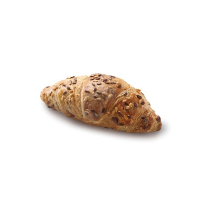 Zlatno pečeni croissant s mješavinom sjemenki, na bijeloj pozadini.