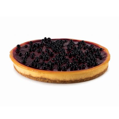 Okrugla cheesecake torta s borovnicama, zlatnom korom i sjajnim voćnim kompotom, na bijeloj pozadini