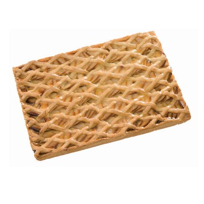 Pravokutna voćna torta sa zlatnom rešetkom na vrhu i vidljivim voćnim nadjevom, na bijeloj pozadini.