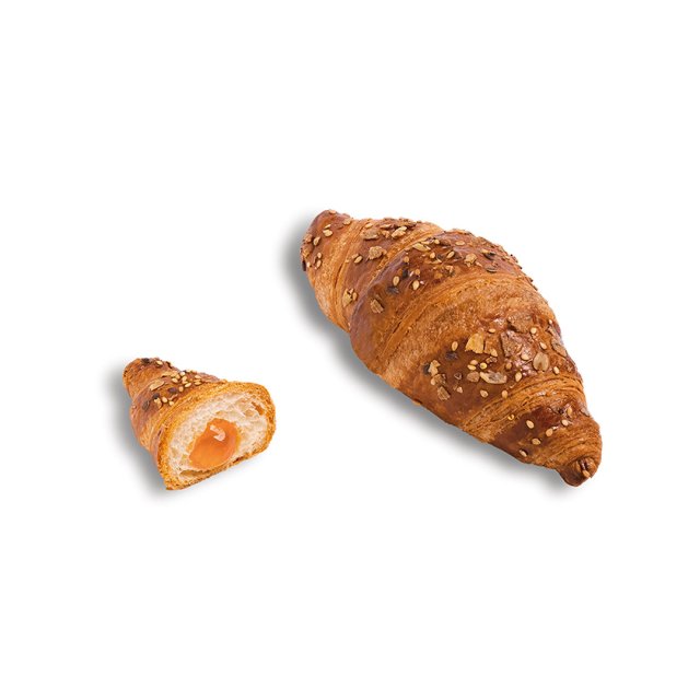 Cijeli croissant sa sjemenkama i orašastim plodovima pored prepolovljenog s narančastim voćnim nadjevom