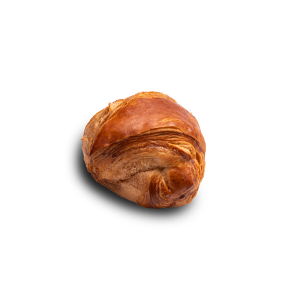 Zlatnosmeđi lisnati croissant zavijenog oblika na bijeloj pozadini.